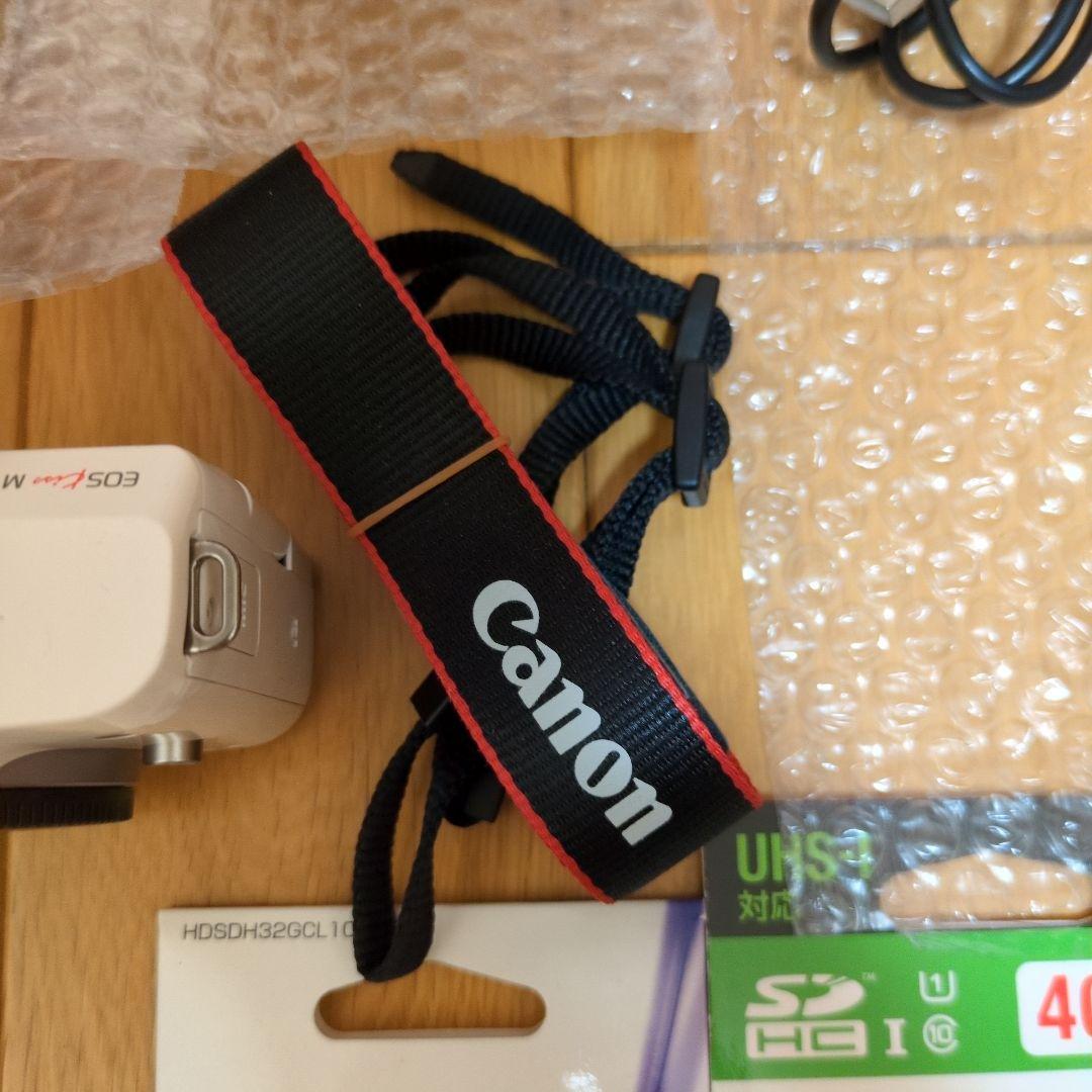 Canon EOS Kiss M ホワイト レンズ2本付き