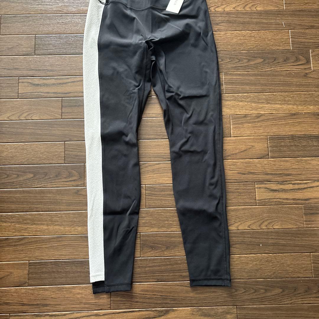 SUKALA バイカラーアシンメトリーレギンス　黒