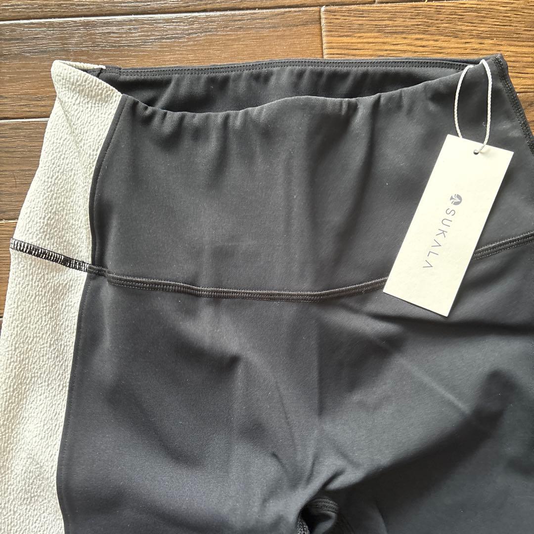 SUKALA バイカラーアシンメトリーレギンス　黒