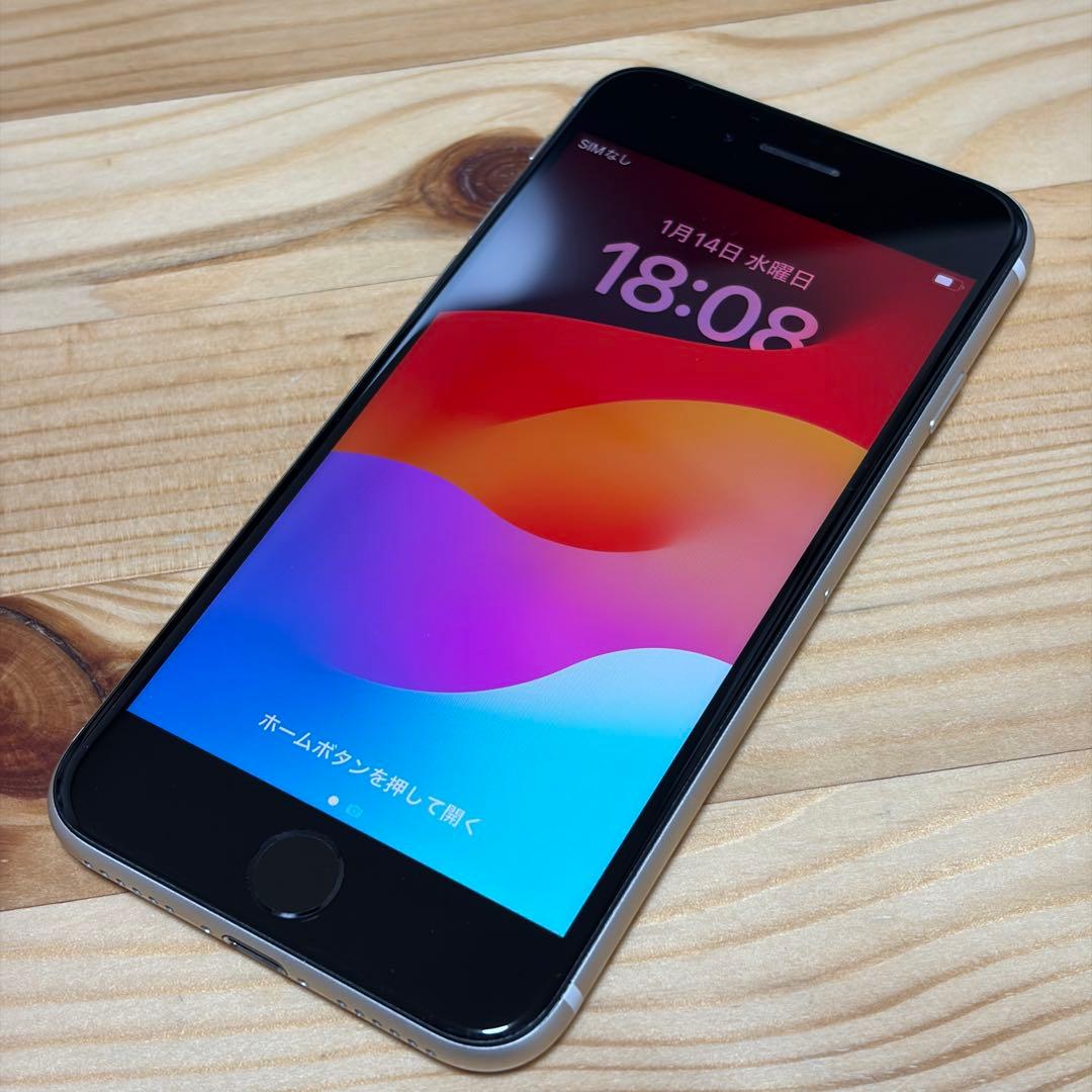 Q*e様 バッテリー新品　iPhoneSE第3世代64GB SIMフリー　美品