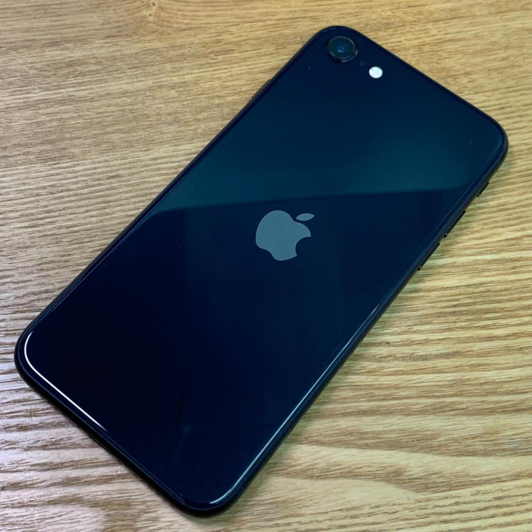 C4 SIMフリー iPhoneSE 第3世代 64GB おまけ付き