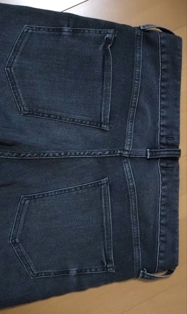 ★新品·未使用　❴レッドカード❵ スリムテーパードデニム　31インチ