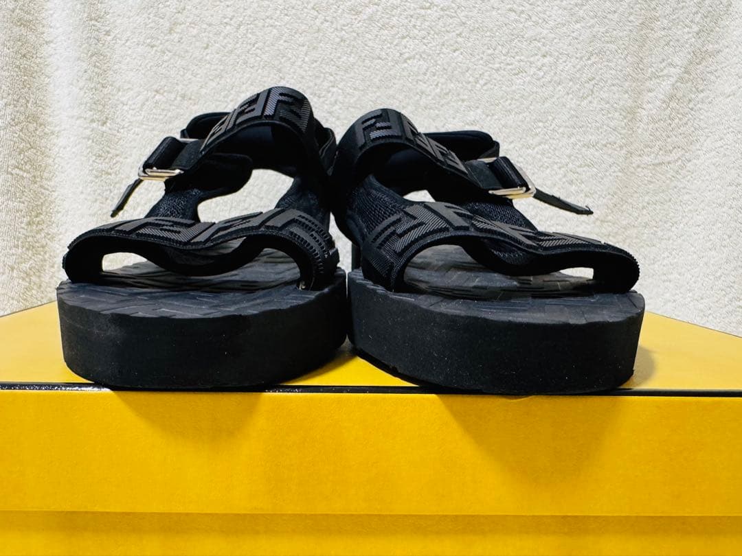 【美品・箱有】FENDI フェンディ テクニカルファブリック サンダル ブラック