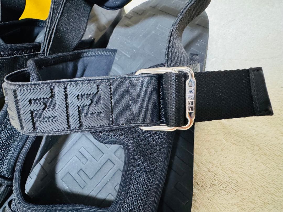 【美品・箱有】FENDI フェンディ テクニカルファブリック サンダル ブラック