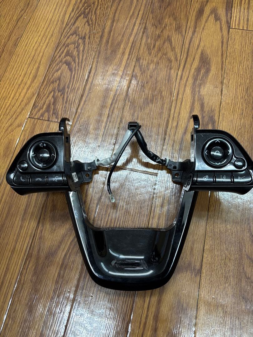 プリウス50 ステアリングスイッチ　ブラック