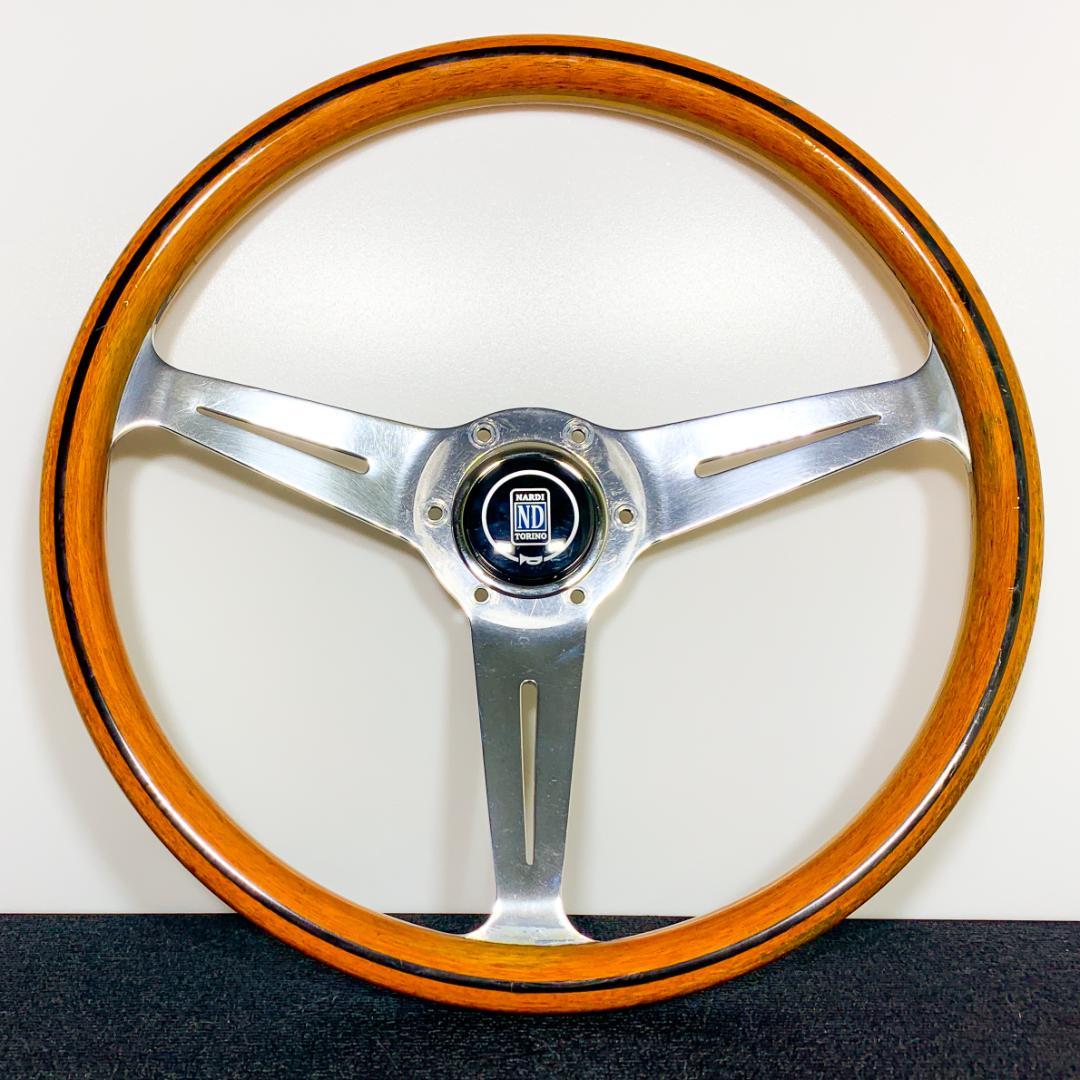 ナルディ クラシック ウッドステアリング おまけホーンボタン・ネジ6本付