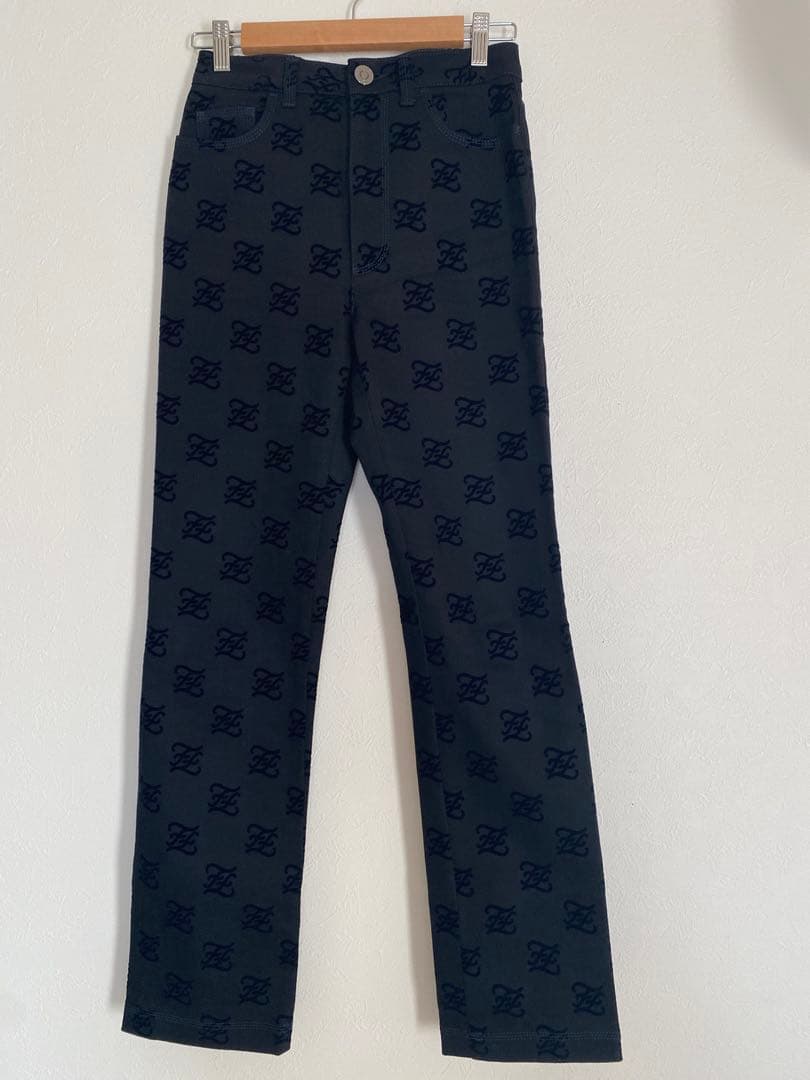 FENDIカリグラフィー総柄パンツ