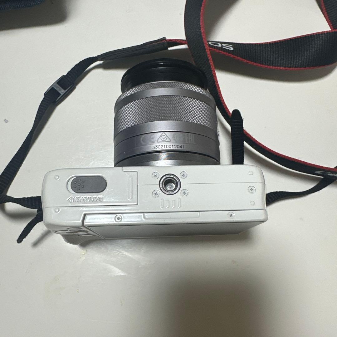 【美品】Canon 一眼レフカメラミラーレス　EOSM10