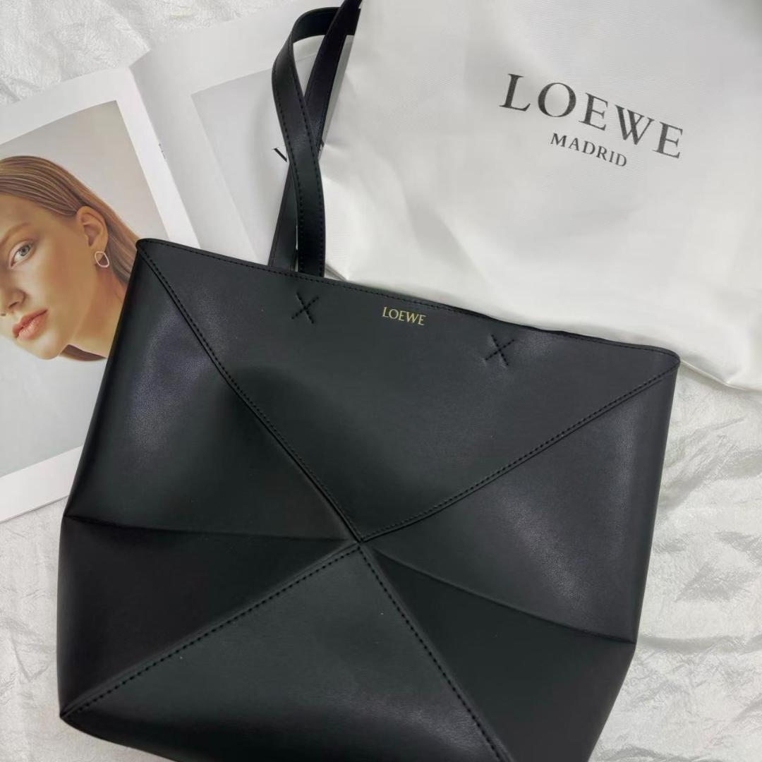 【人気です】ブラックレザー ショルダーバッグ