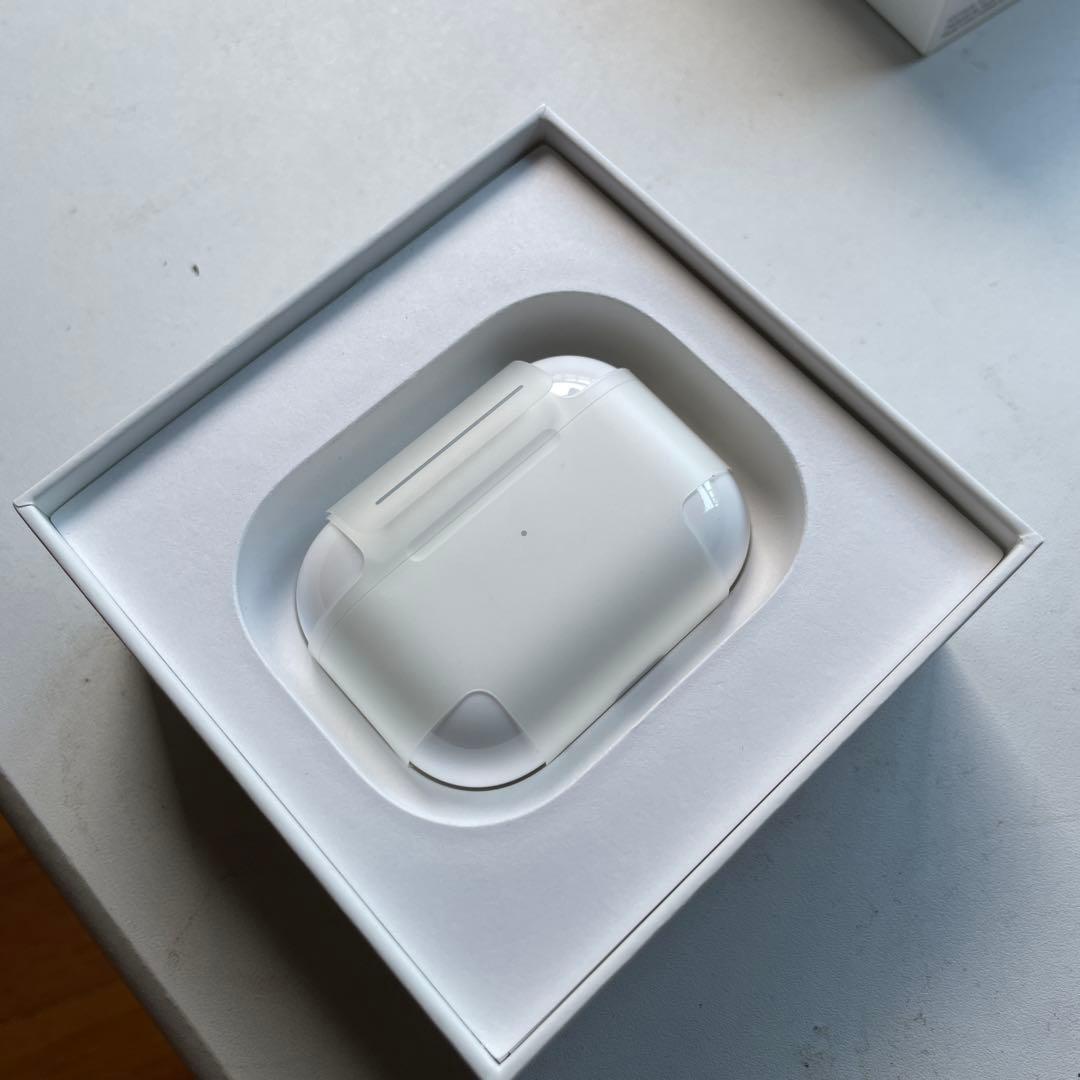 【未使用】AirPodsPRO 本体 ホワイト 充電ケース付き