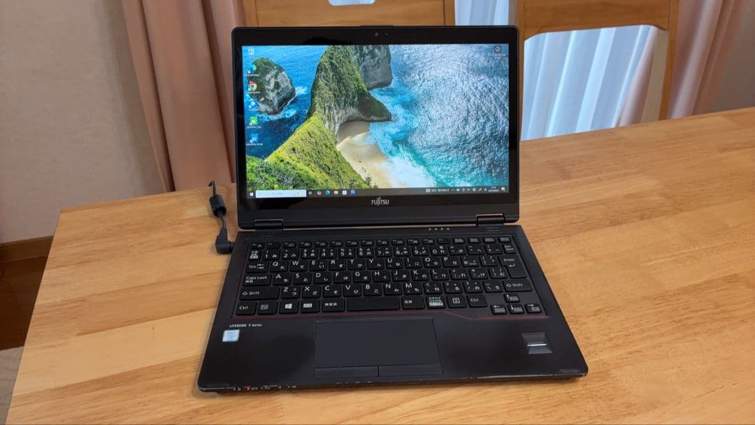 軽量薄型☆富士通 P727 Core i5 7300U 8GB / SSD128