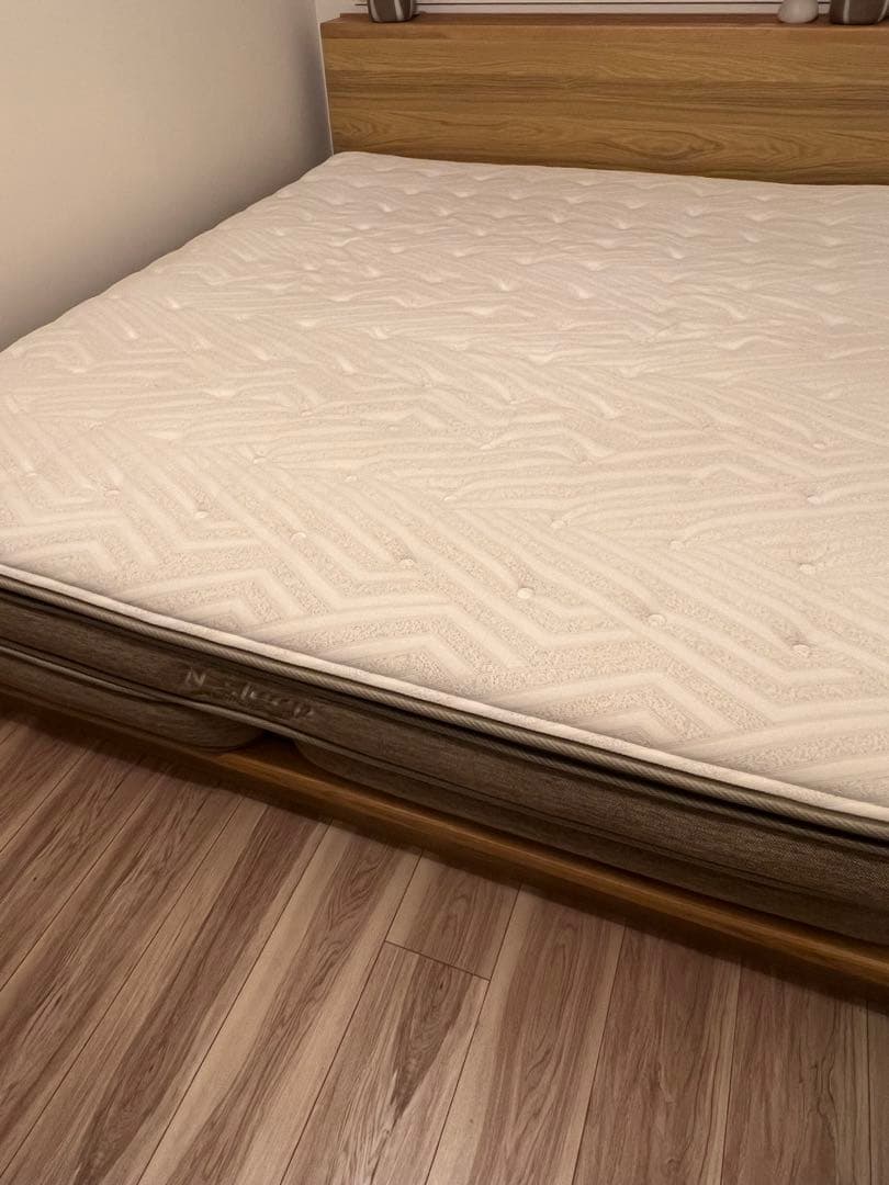 クイーンマットレス&ベットフレームセット