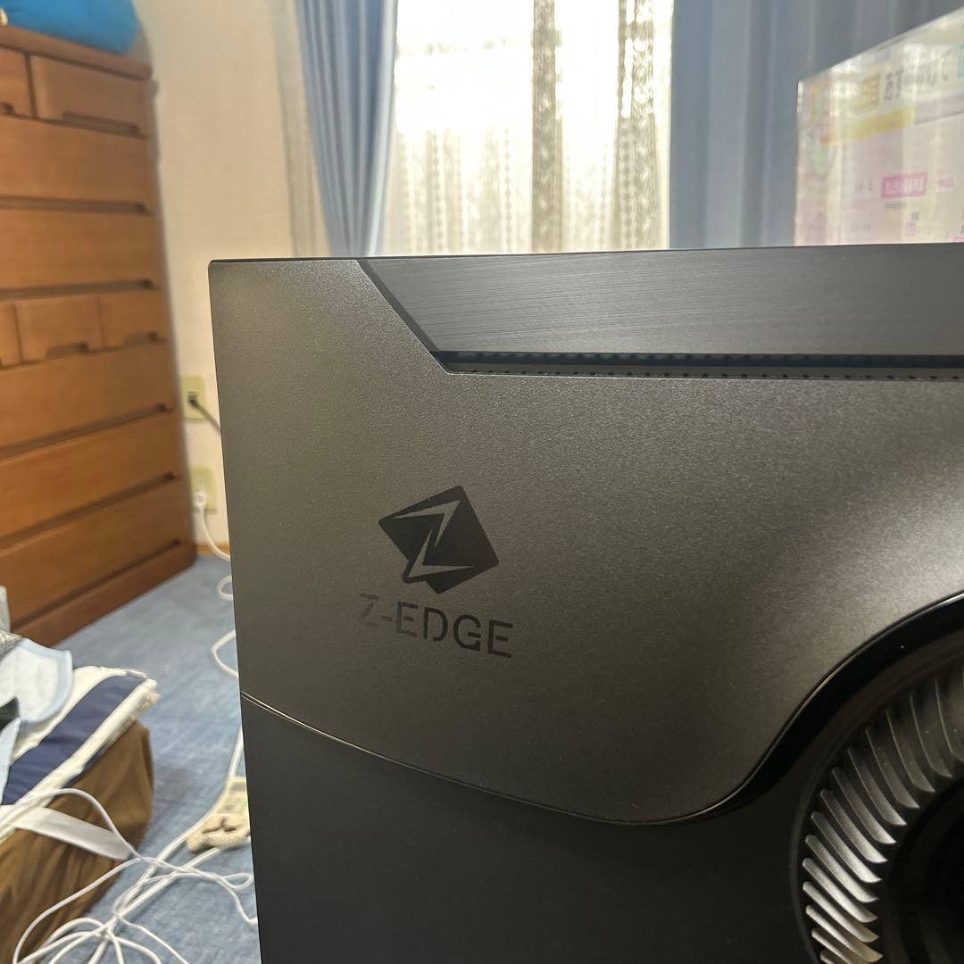 Z Z-Edge 32インチ ゲーミング モニター 。