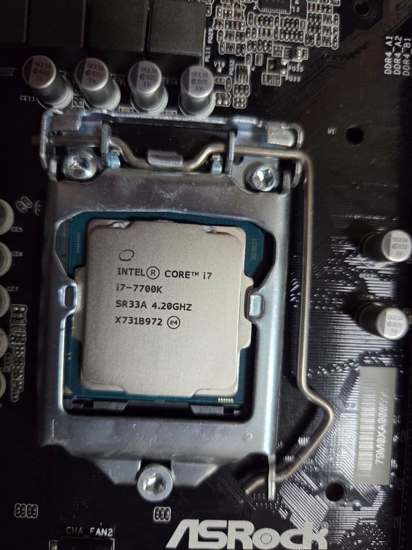 CPU Intel Core i7-7700K + IntelCorei5 10400f