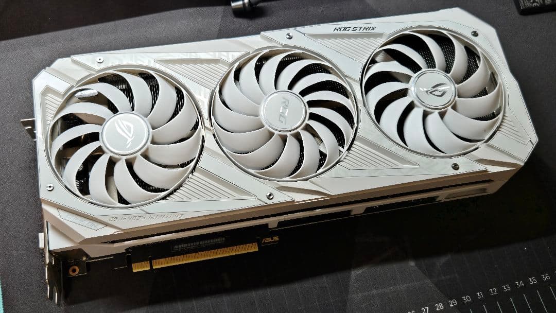 グラフィックボード・グラボ・ビデオカード GeForce RTX3090 ASUS ROG STRIX WHITE