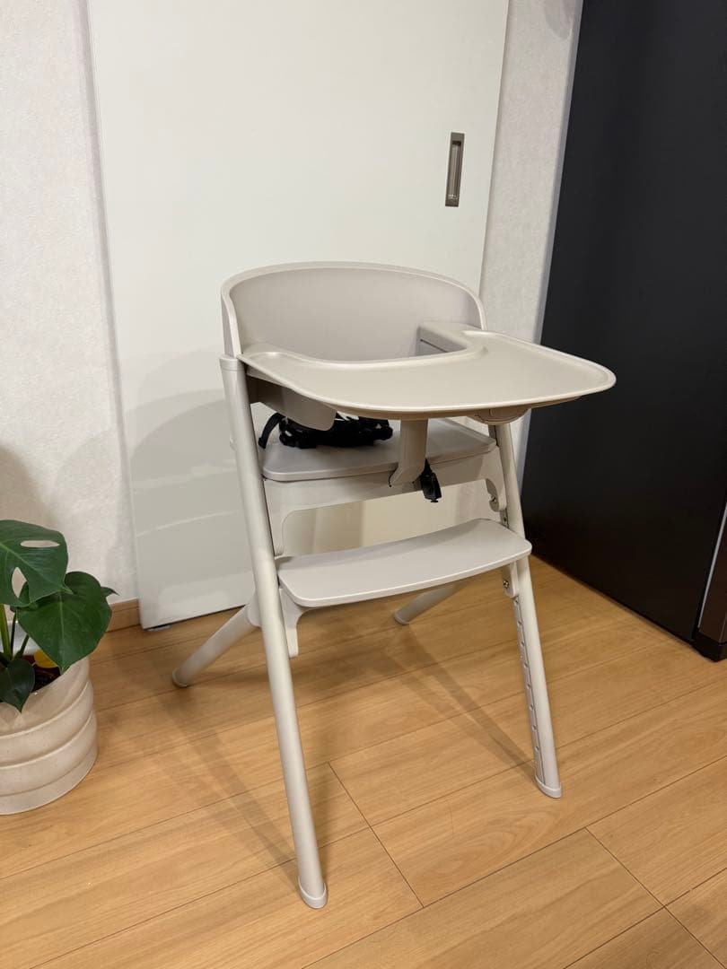 【新品】グレージュ ヤトミ　NOVUS ノウス ベビーハイチェア