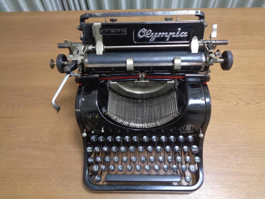 実働品　Olympia8 オリンピアタイプライター QWERTYZ配列ドイツ仕様