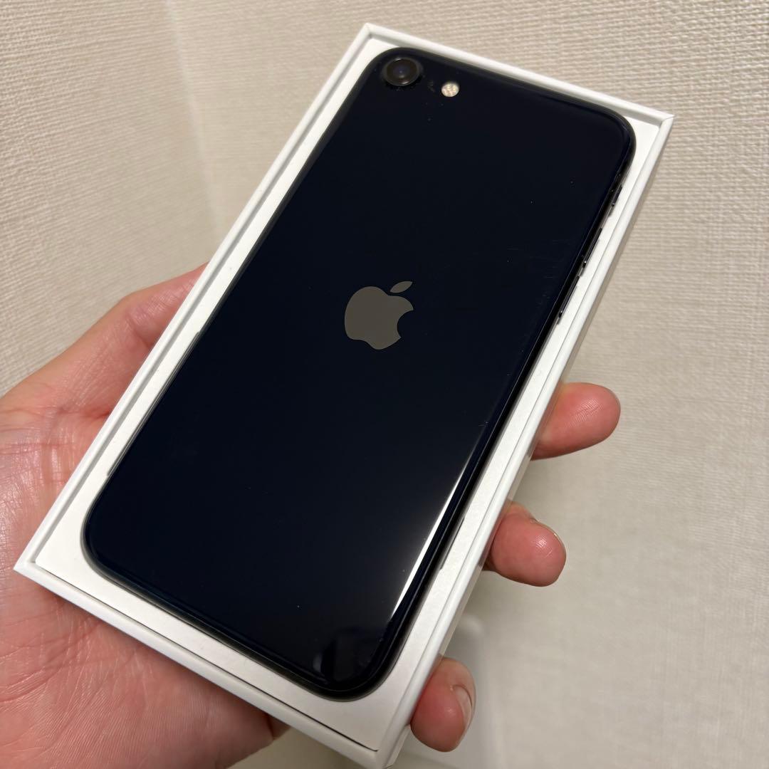iPhone SE3 ブラック 箱付き 新品充電コード付き SIMロックなし