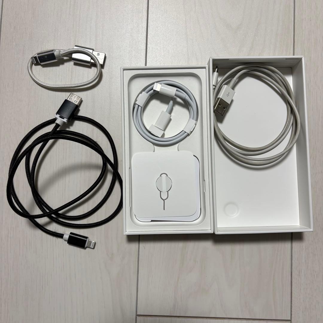 iPhone SE3 ブラック 箱付き 新品充電コード付き SIMロックなし