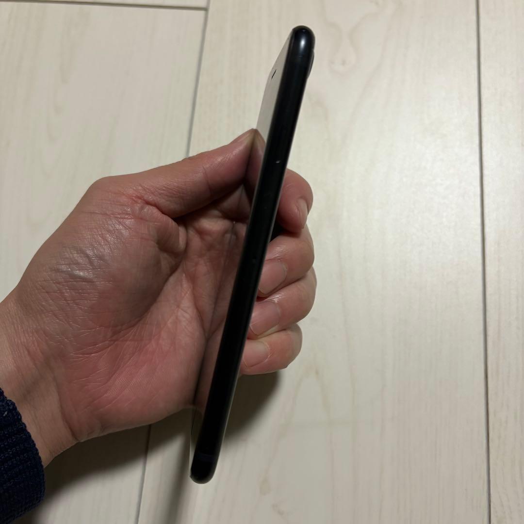 iPhone SE3 ブラック 箱付き 新品充電コード付き SIMロックなし
