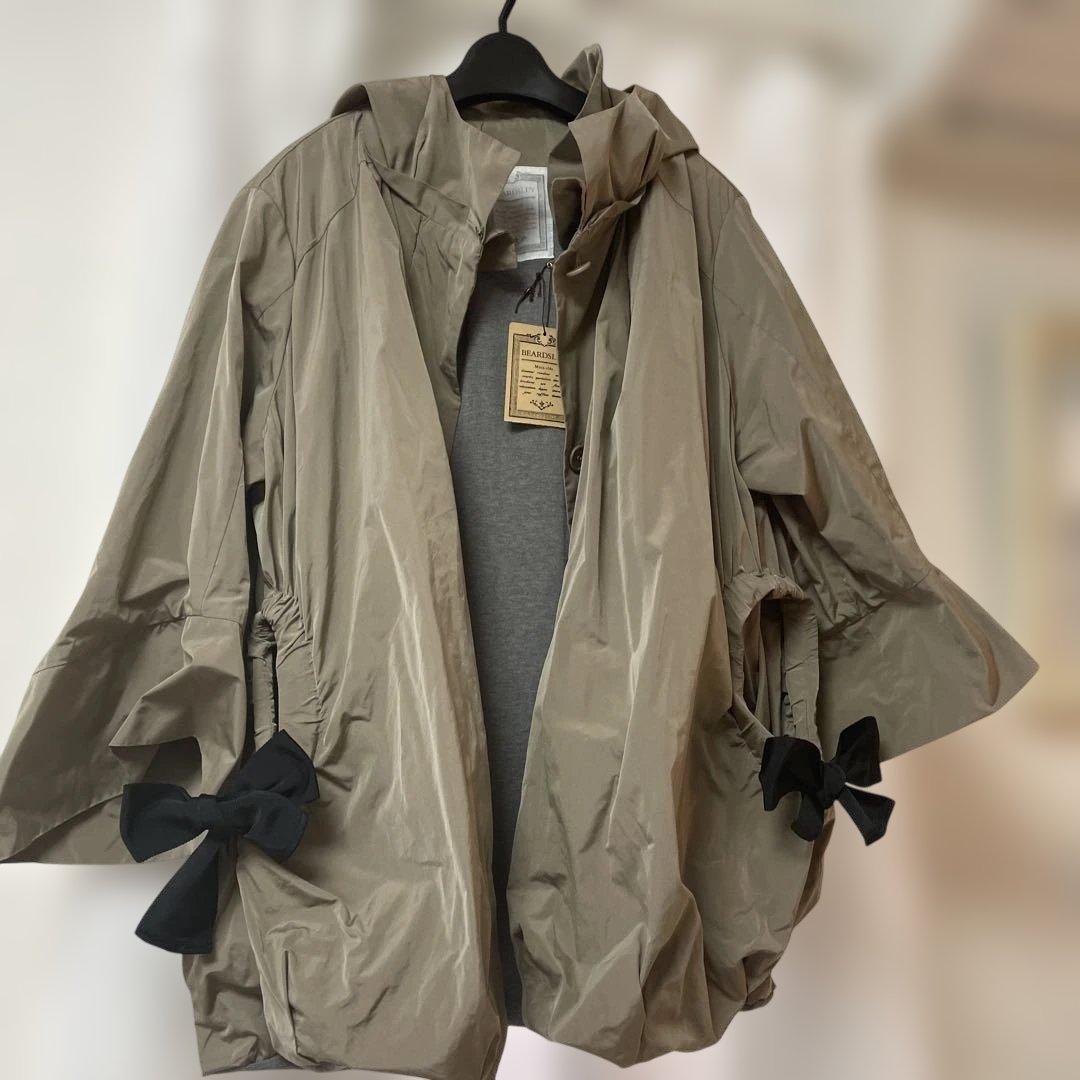 セール毎年完売商品美品BEARDSLEYタグ付バルーンリボンアウターモカ色