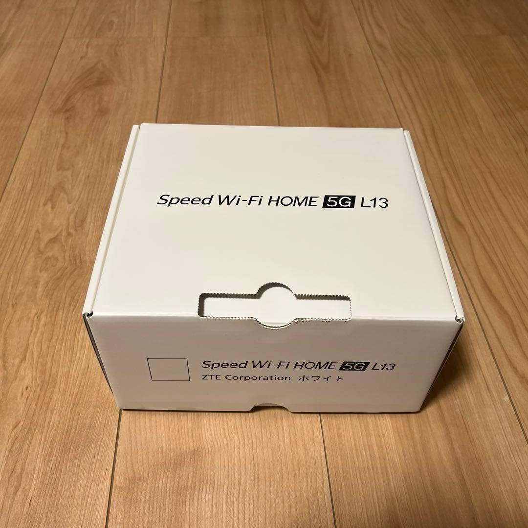 Speed Wi-Fi  5G L13 本体と付属品