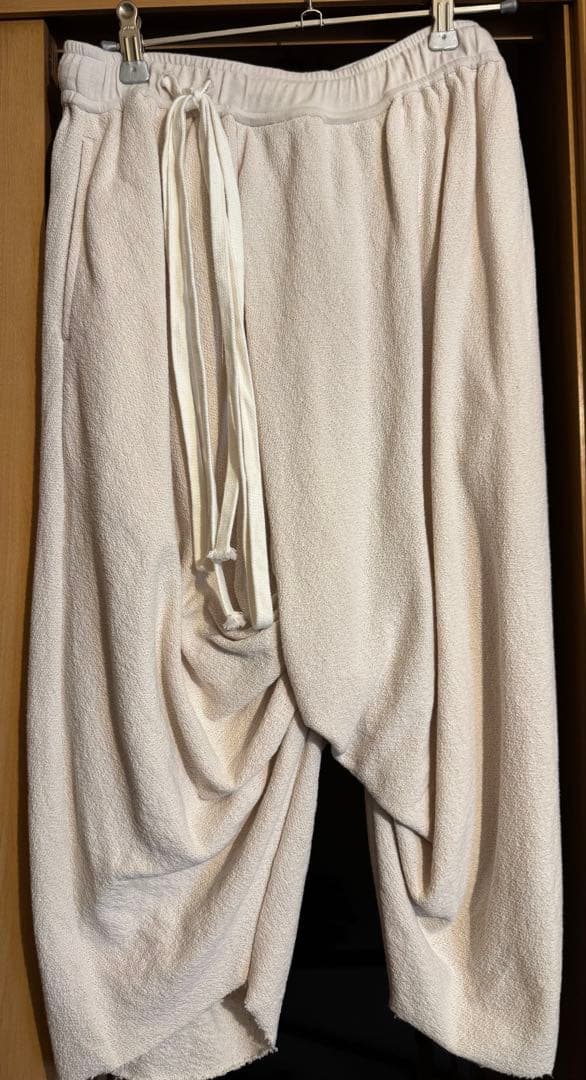 名作希少　ユリウス　シャーリングドレープサルエルパンツ　捻れ