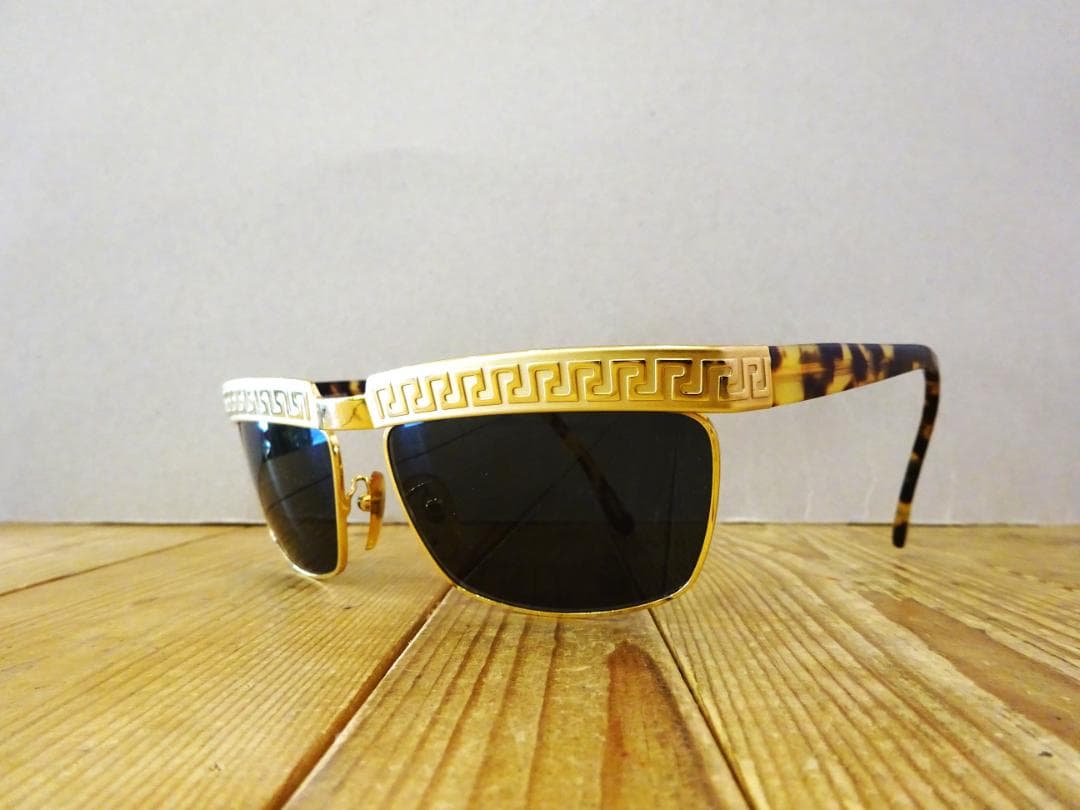 ☆希少☆ ジャンニヴェルサーチ サングラス　MOD.S 82 COL.28L