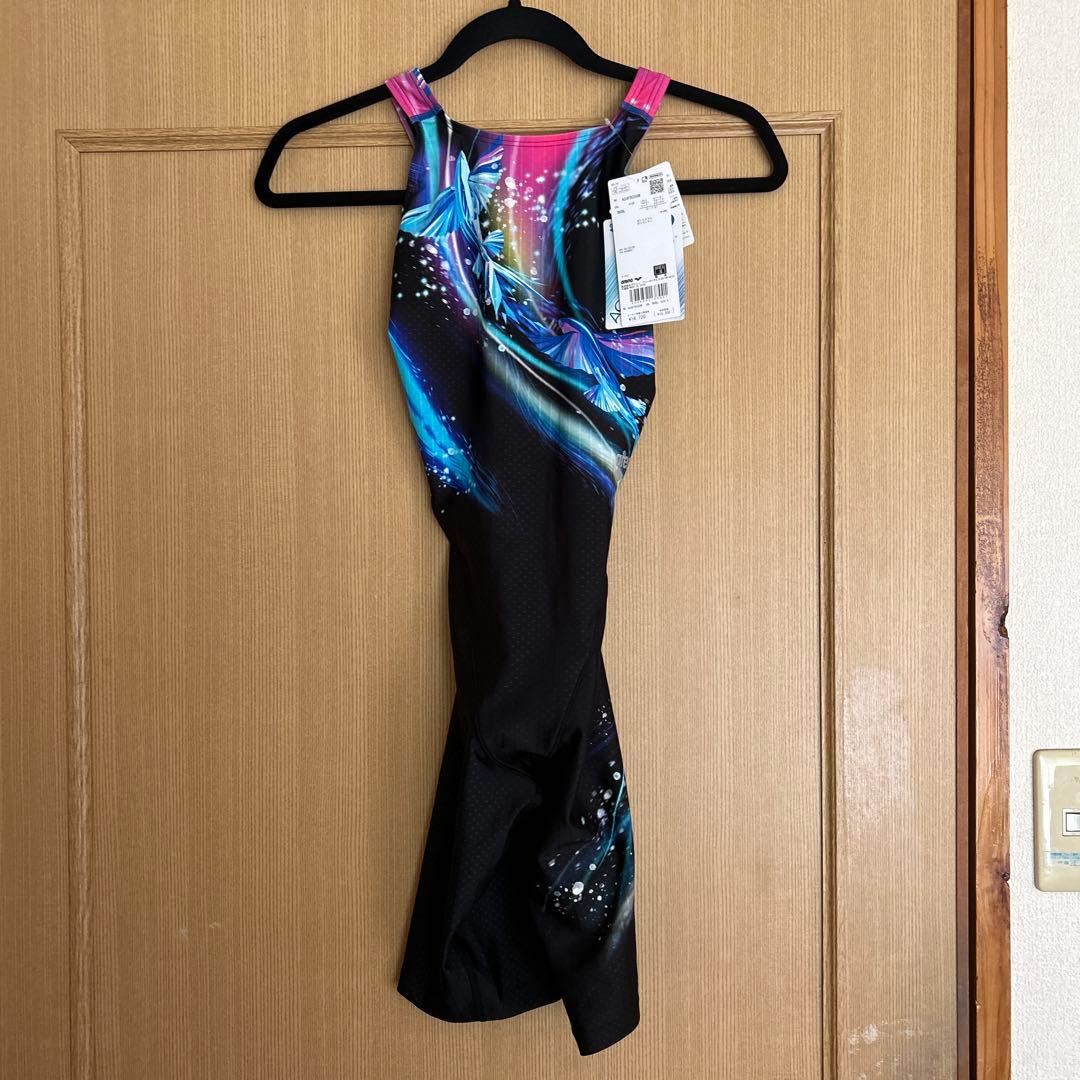 arena スイムスーツ サイズＯ新品未使用 タグ付き　定価　16720円