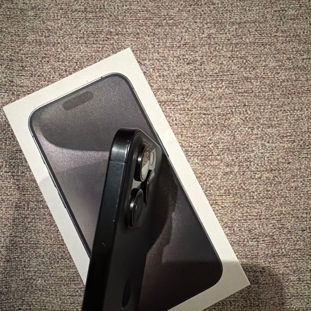 iPhone 15pro ブラックチタニウム　512GB SIMフリー