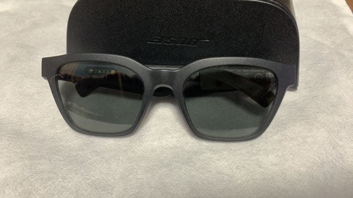 サングラス型イヤホン