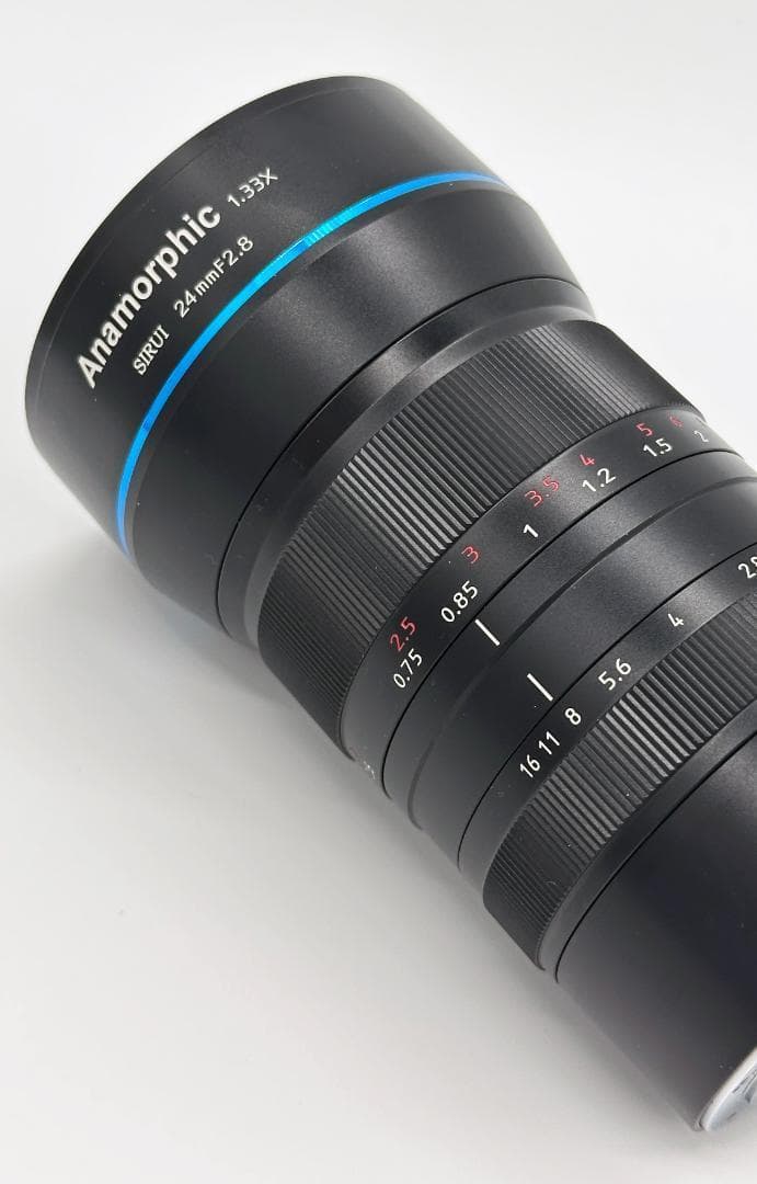 SIRUI 24mm F2.8 1.33x Eマウント アナモルフィックレンズ