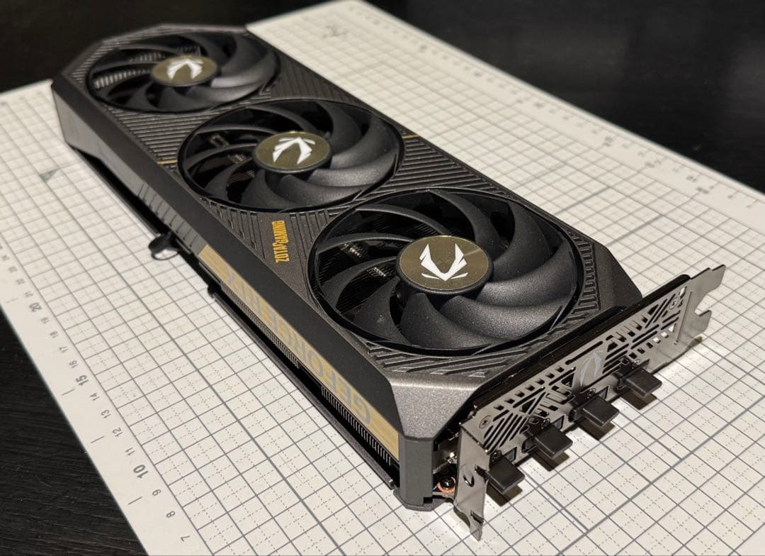 ZOTAC GeForceRTX5070 SOLID OC 12GB【中古】