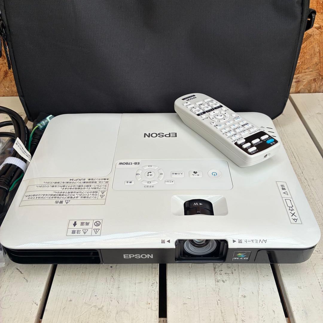 0666 EPSON プロジェクター　EB-1780W ランプ点灯時間　841H
