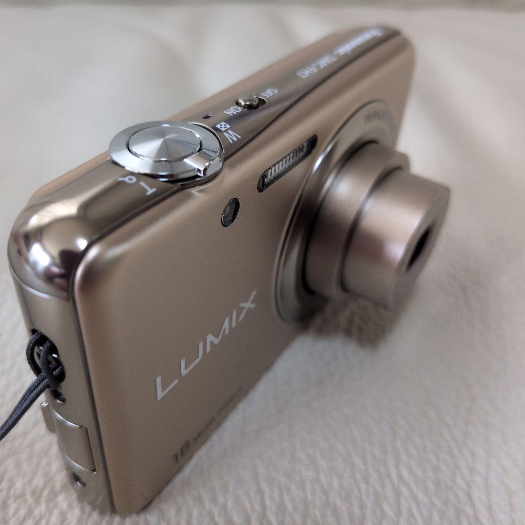 【極美品】パナソニック　LUMIX コンパクトデジカメ　DMC-FH7　ゴールド
