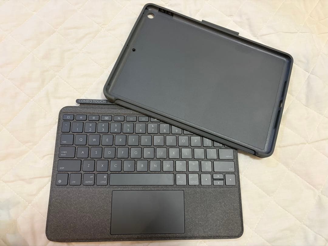 logicool COMBO TOUCH iPadケース　第7世代　第8世代