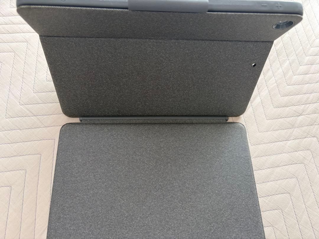 logicool COMBO TOUCH iPadケース　第7世代　第8世代