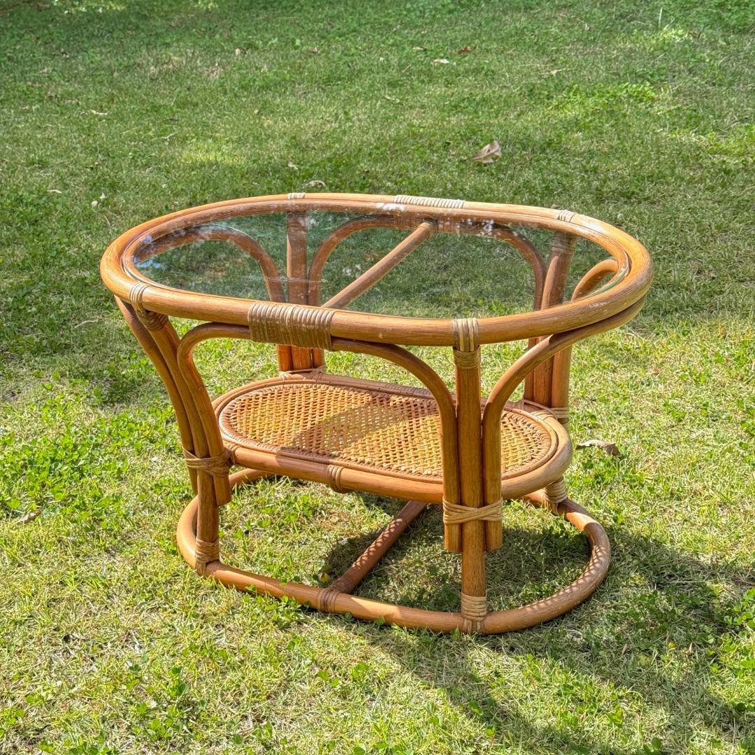 ビンテージ　古びた良き佇まいのラタン　小さなガラステーブル