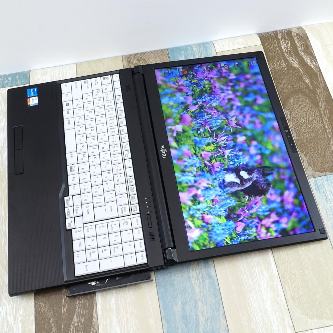 美品で神速の２０２３年製✨１２世代ｉ５に超高速新品ＳＳＤ５１２ＧＢ＆大容量メモリ