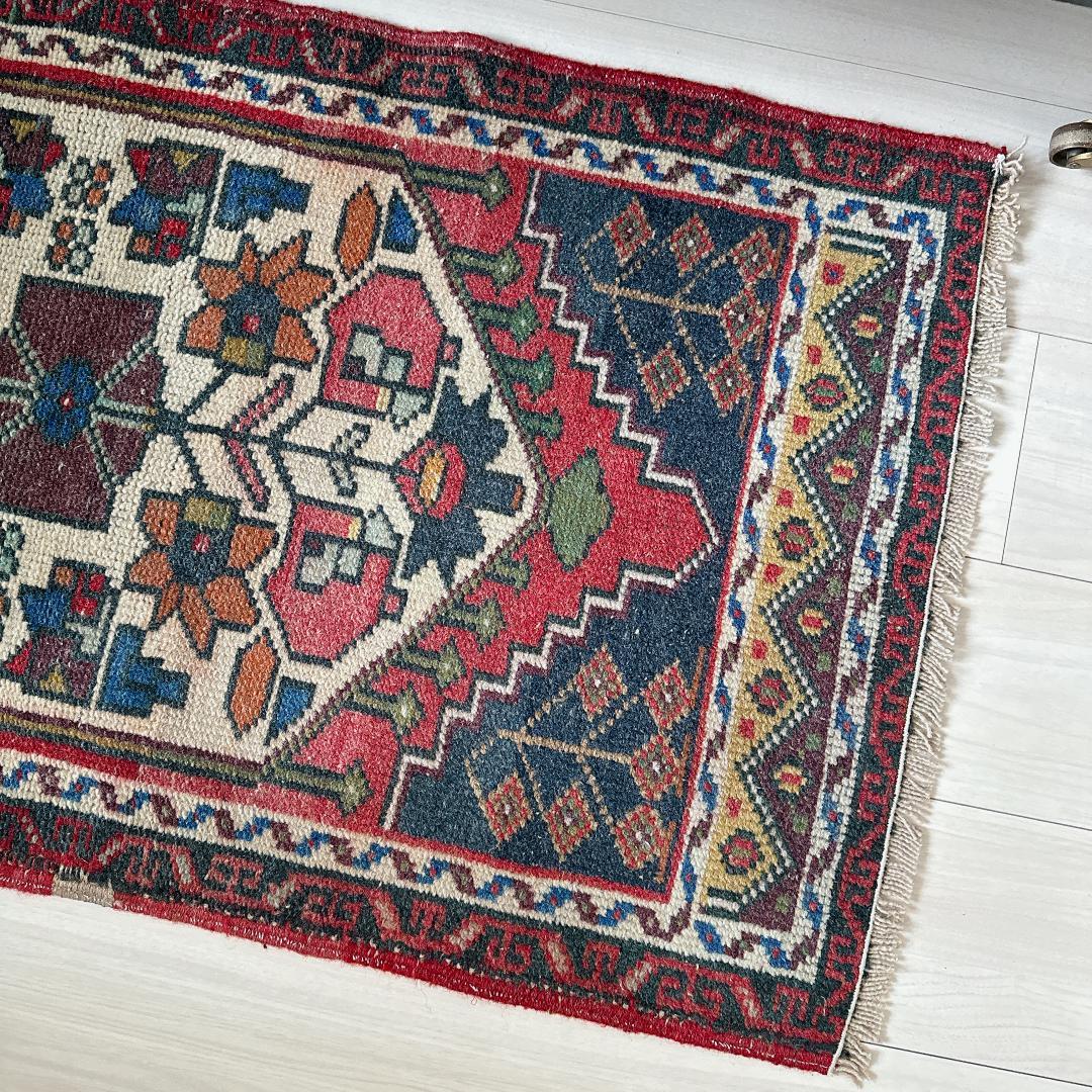 トルコヴィンテージラグ A36 スモールラグ ネイビー レッド マスタード