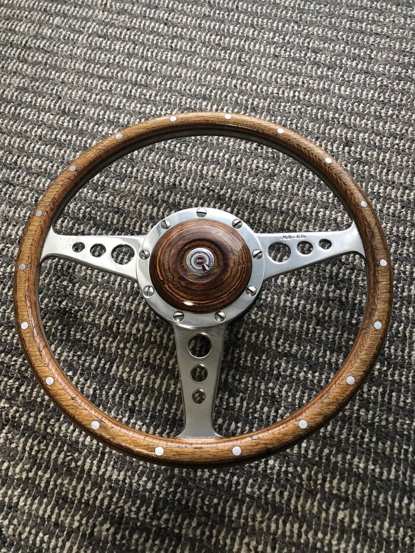 BMCミニ用ローバーミニ用モトリタステアリング330φフラットボス付。