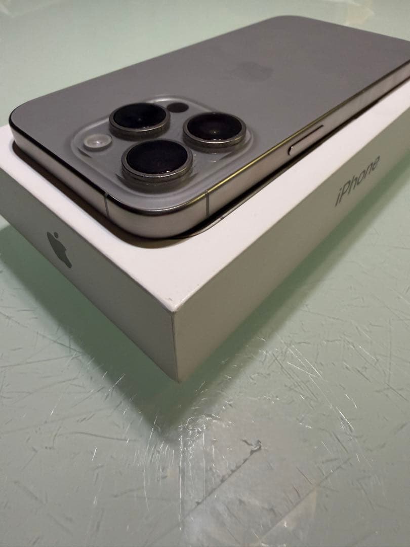 Apple iPhone 15 pro 128GB ナチュラルチタニウム