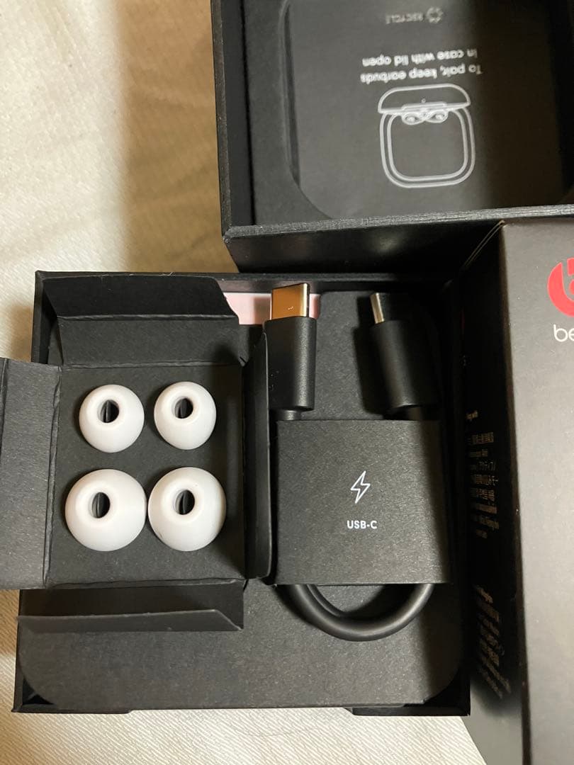 ★Beats fit proワイヤレスイヤホン ホワイト美品★シリコンケース付