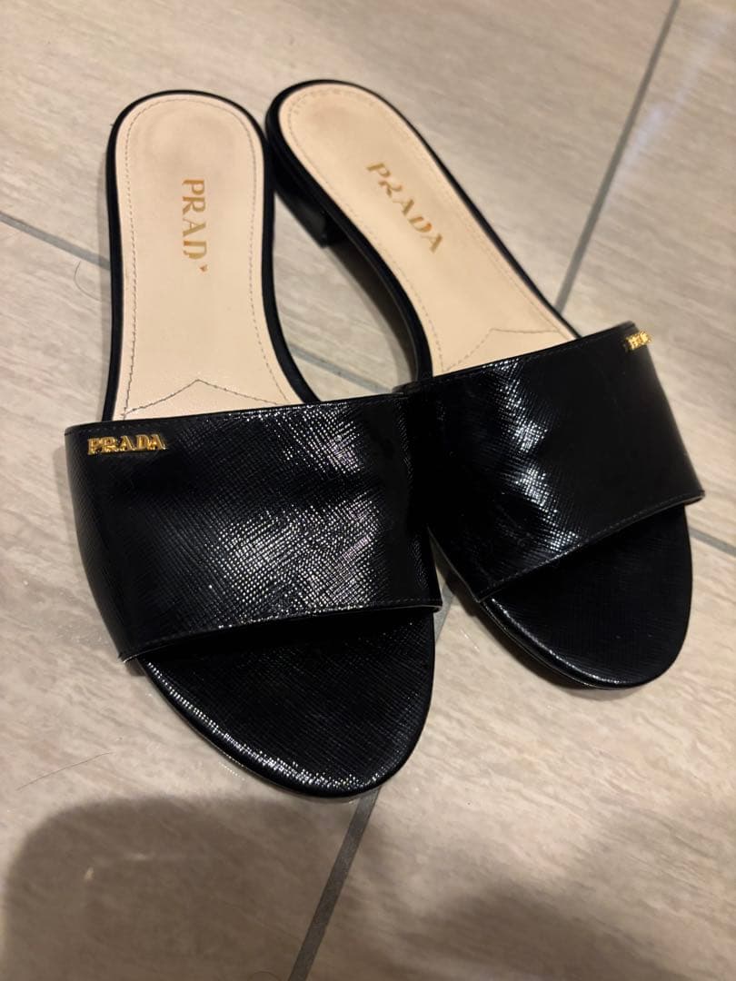 PRADA ブラック スライドサンダル