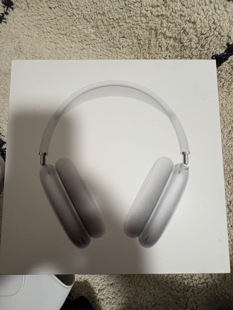 Airpods Maxシルバー ホワイト　箱あり