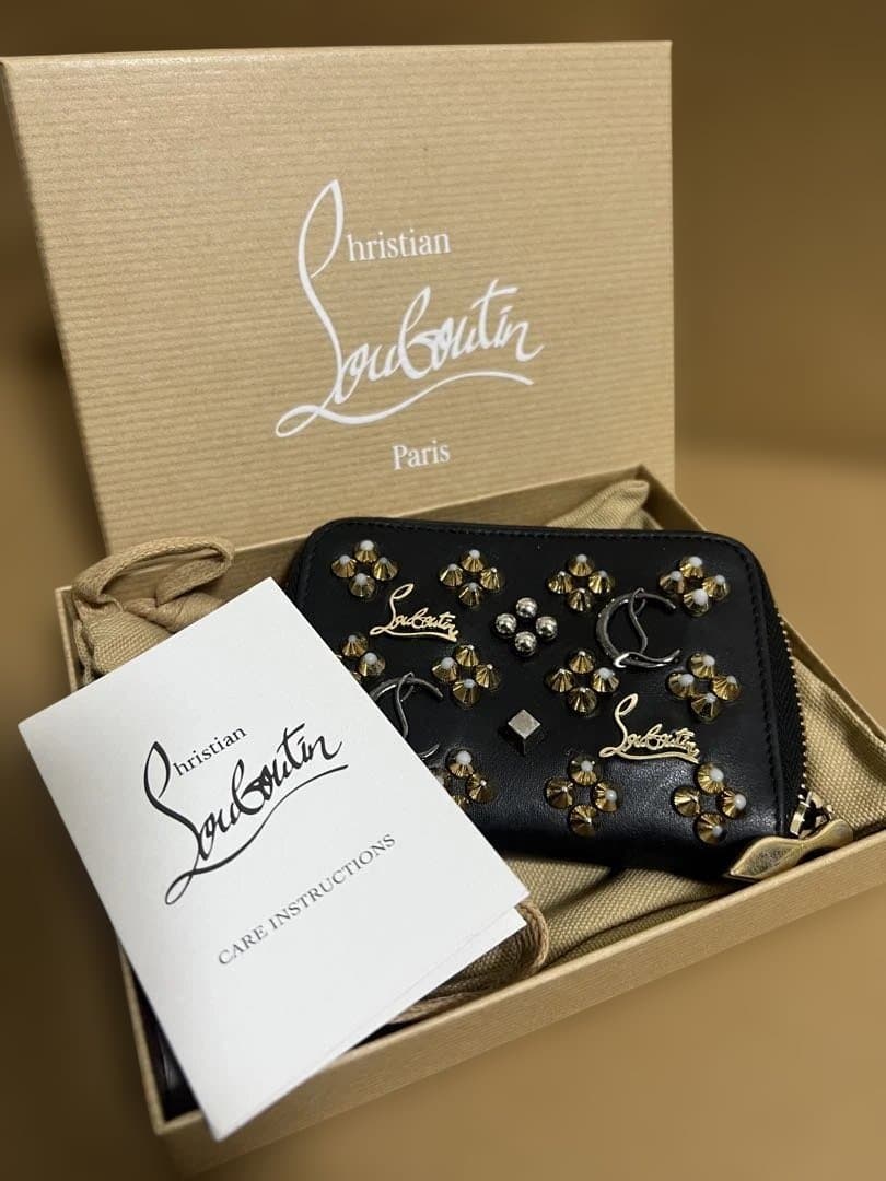 クリスチャンルブタン ケース