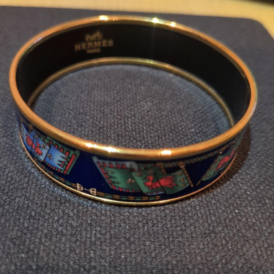HERMES 青い装飾的バングル
