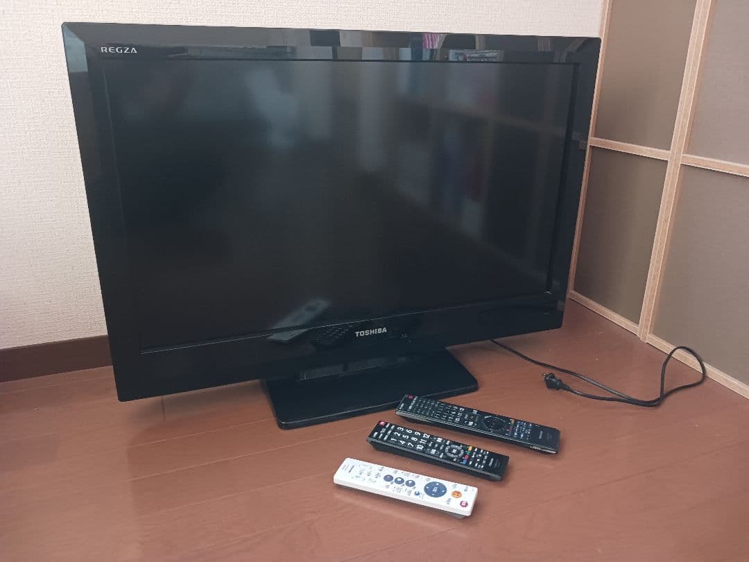 TOSHIBA REGZA テレビ リモコン2つ付き　32インチ