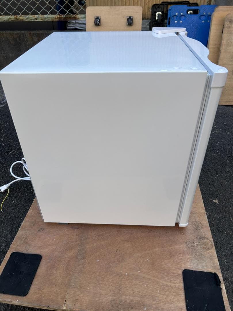 Sun Ruck 1ドア冷凍庫 SR-F3202W 2025年製 32L