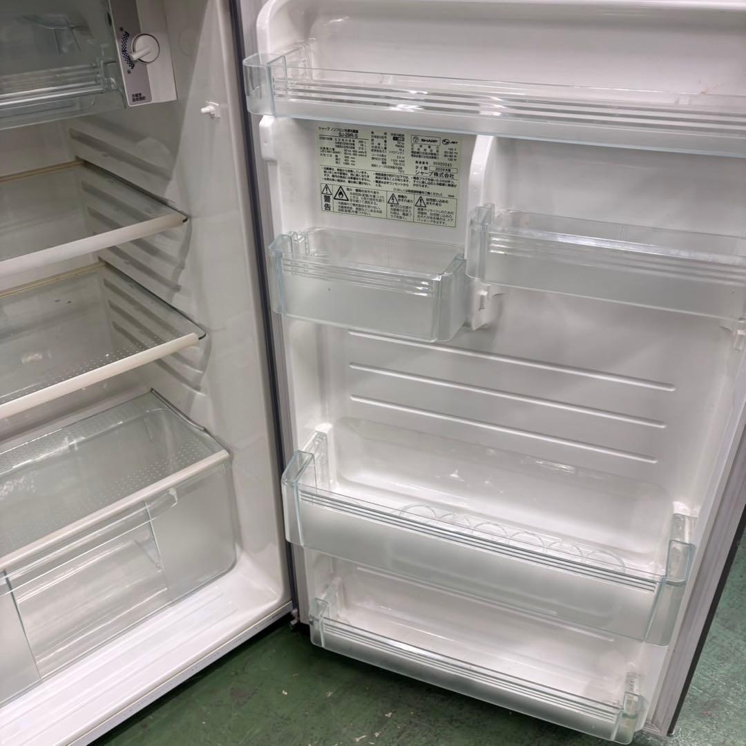 570 シャープ　中型冷蔵庫　200L強　格安　小型　一人暮らし　同棲　右開き